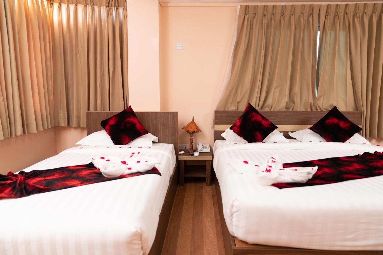 Hotel Chicago Yangon Exterior photo